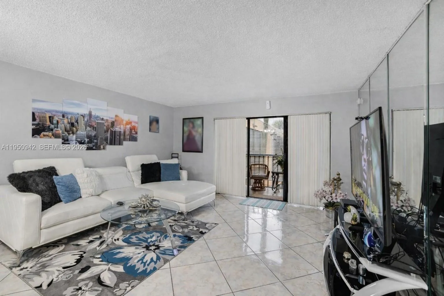 Foto de propiedad en 8415 SW 107th Avenue 323W, Miami, FL 33173 Miami con MLS# 