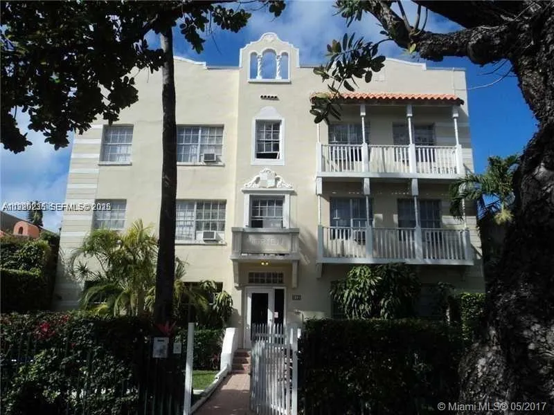 Foto de propiedad en 842 Meridian Avenue 1B, Miami Beach, FL 33139 Miami Beach con MLS# 