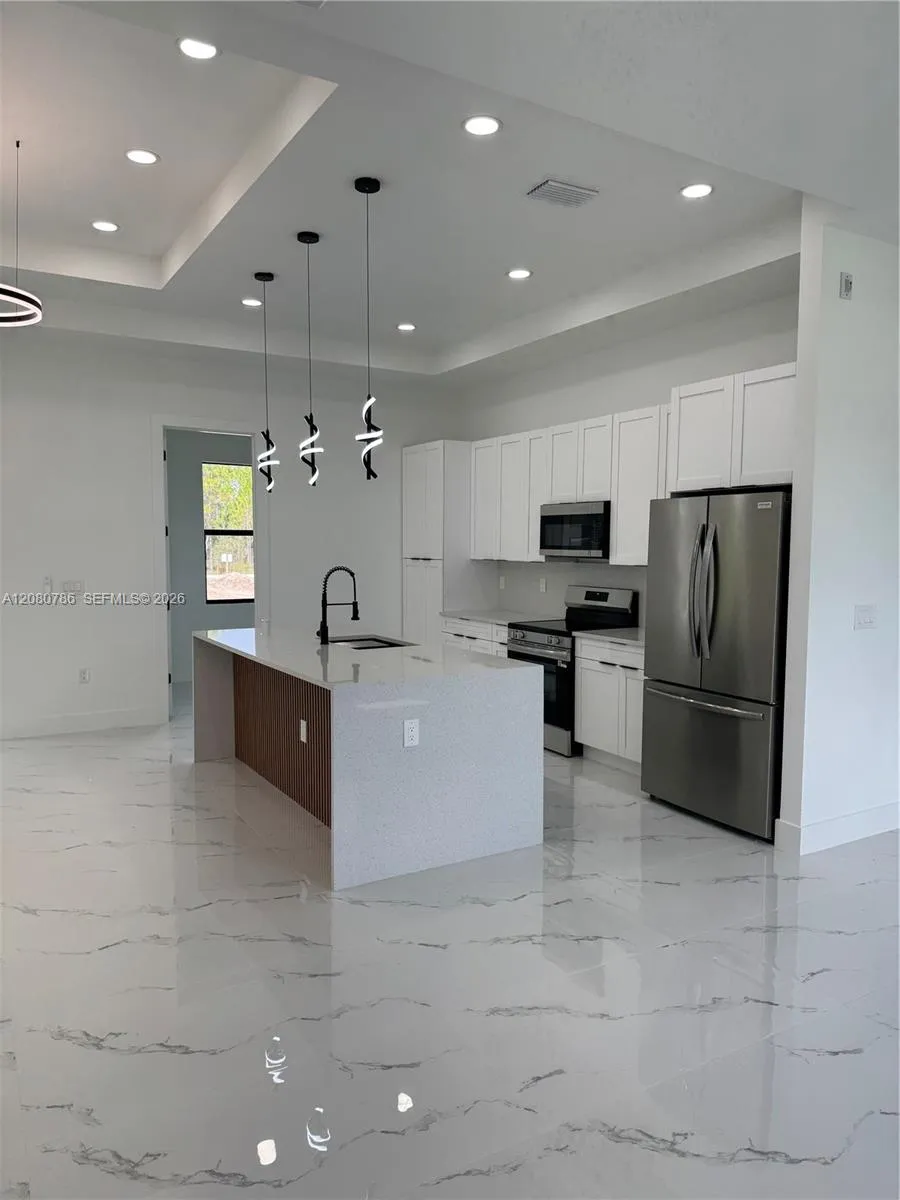 En Renta 842 Nina Avenue, Lehigh Acres, FL 33974, Lehigh Acres, FL 33974