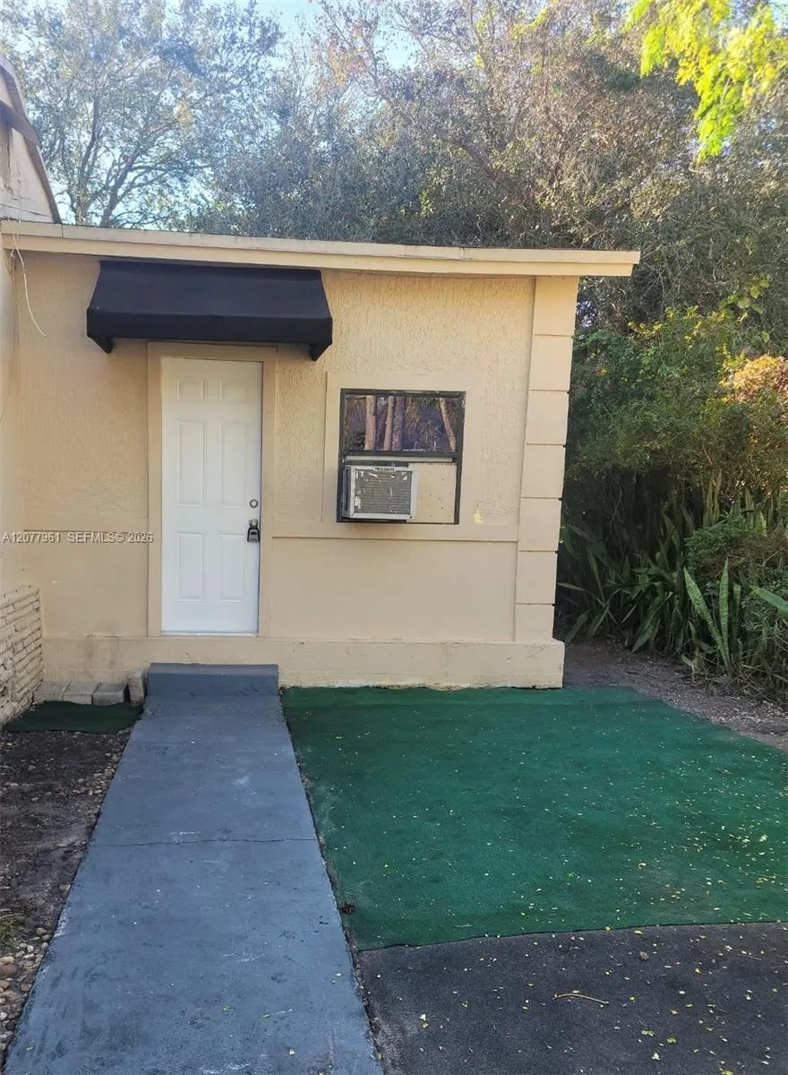 Foto de propiedad en 842 NW 107 Street Efficiency, Miami, FL 33168 Miami con MLS# 