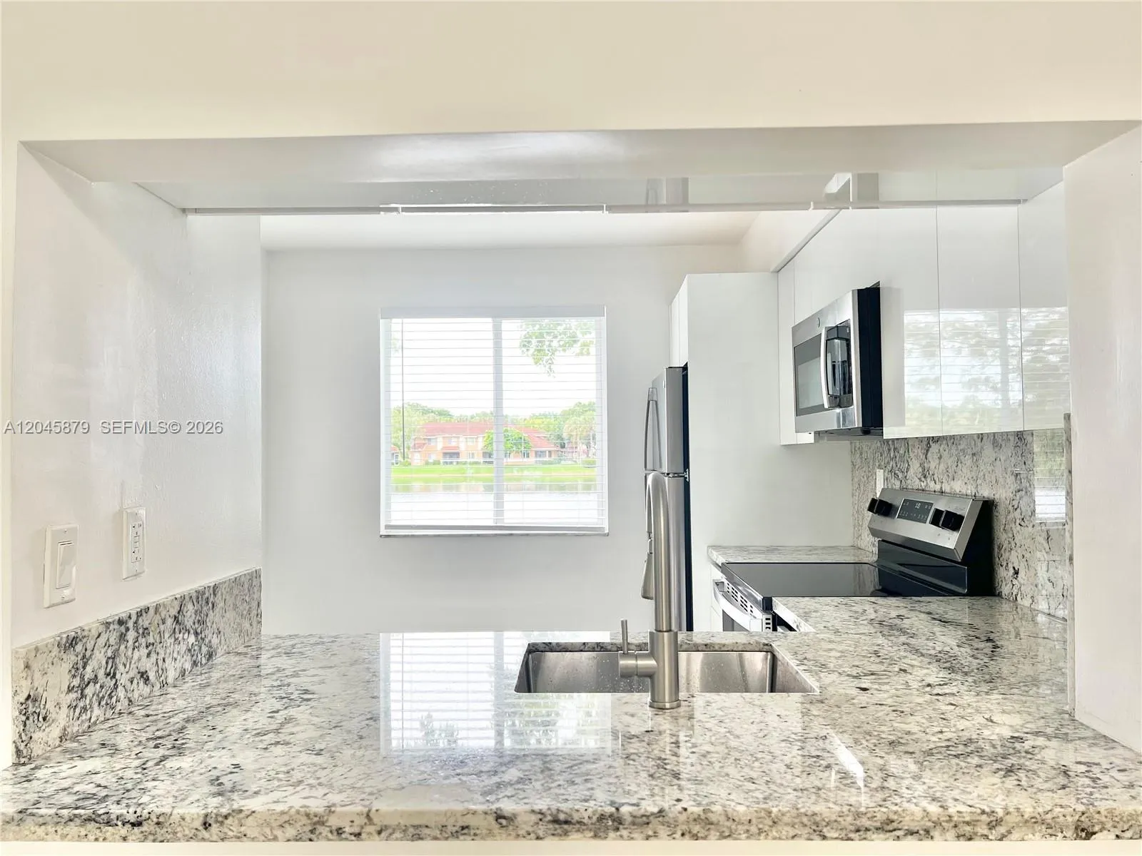 Foto de propiedad en 842 NW 92nd Avenue 842, Plantation, FL 33324 Plantation con MLS# 