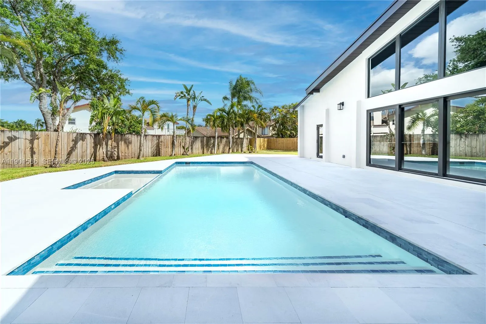 Foto de propiedad en 842 W Coco Plum Circle, Plantation, FL 33324 Plantation con MLS# 