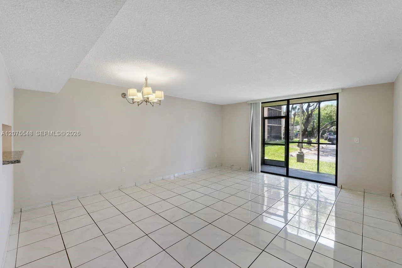 Foto de propiedad en 8420 SW 133rd Ave Road 105, Miami, FL 33183 Miami con MLS#