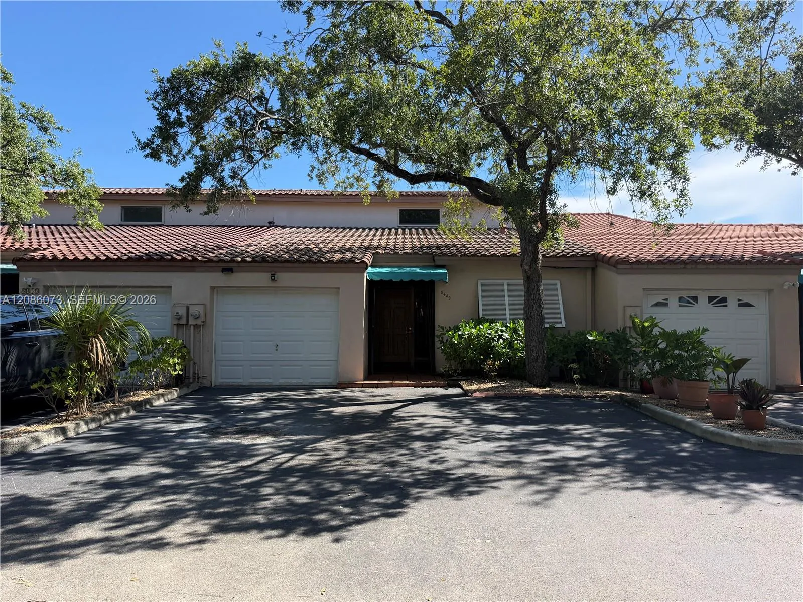 Foto de propiedad en 8449 Ardoch Road 8449, Miami Lakes, FL 33016 Miami Lakes con MLS# 