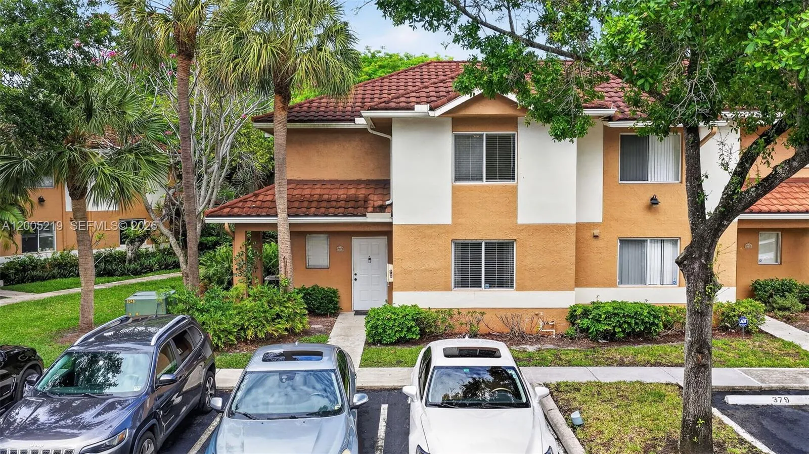 Foto de propiedad en 845 NW 91st Terrace, Plantation, FL 33324 Plantation con MLS# 