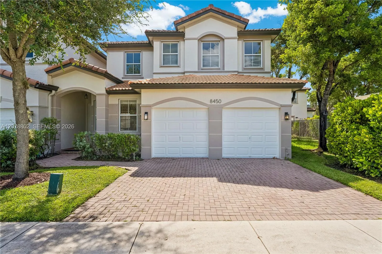 Foto de propiedad en 8450 NW 113th Passage, Doral, FL 33178 Doral con MLS# 