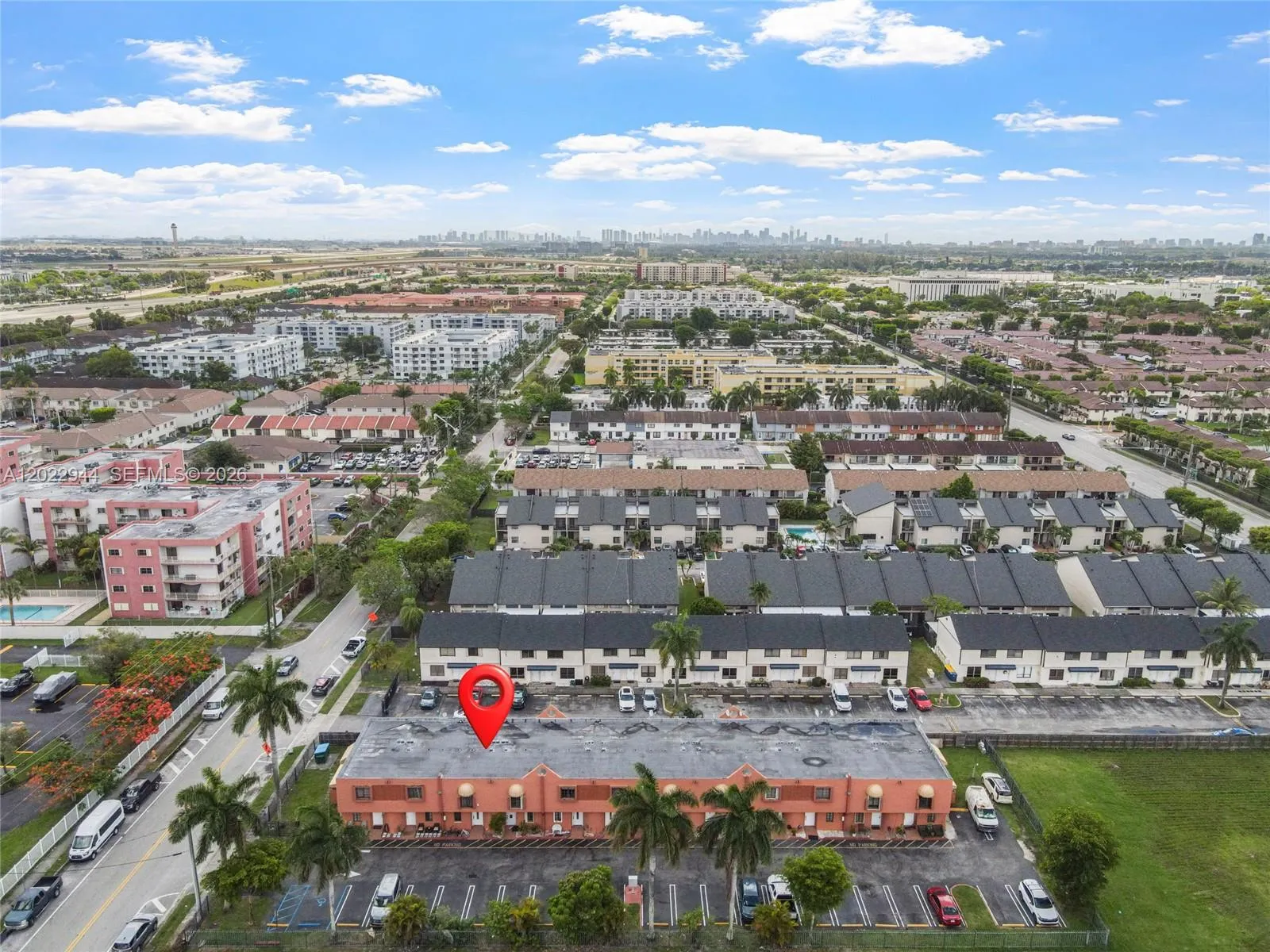 Foto de propiedad en 8454 NW 8th Street 2, Miami, FL 33126 Miami con MLS# 