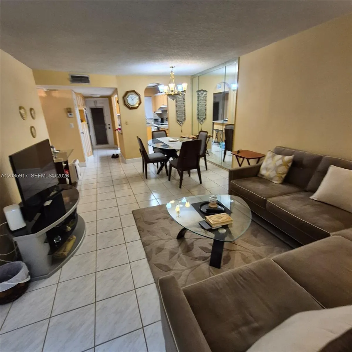Foto de propiedad en 8460 Sunrise Lakes Boulevard 210, Sunrise, FL 33322 Sunrise con MLS# 
