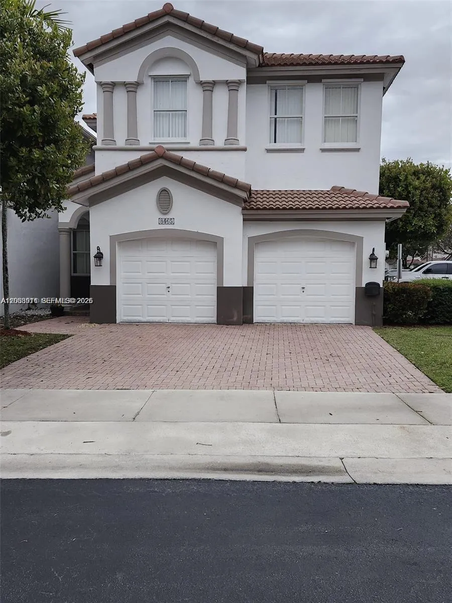 Vendido 8465 NW 108th Path, Doral, FL 33178, Doral, FL 33178