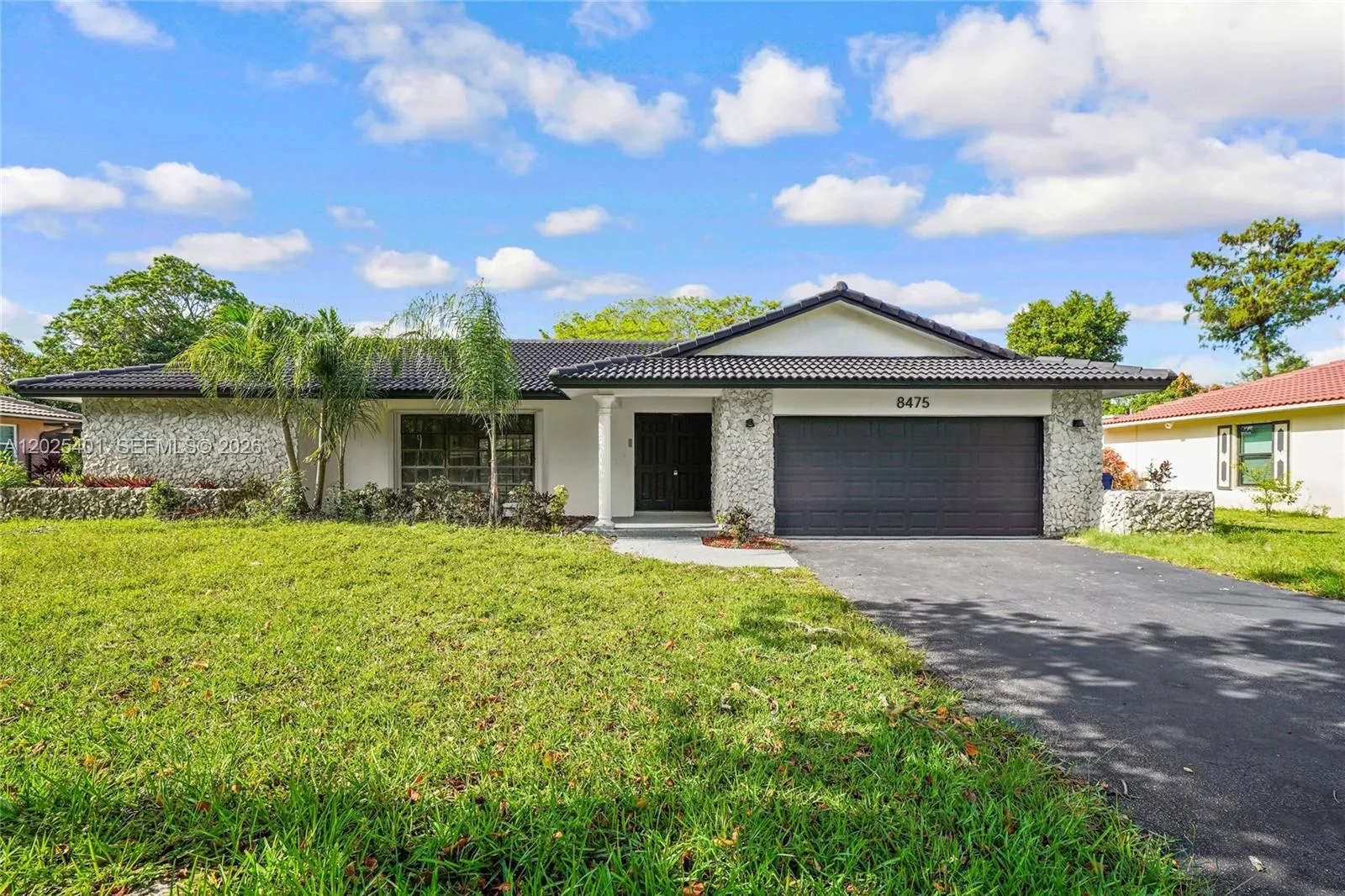 Foto de propiedad en 8475 NW 2nd Manor, Coral Springs, FL 33071 Coral Springs con MLS# 