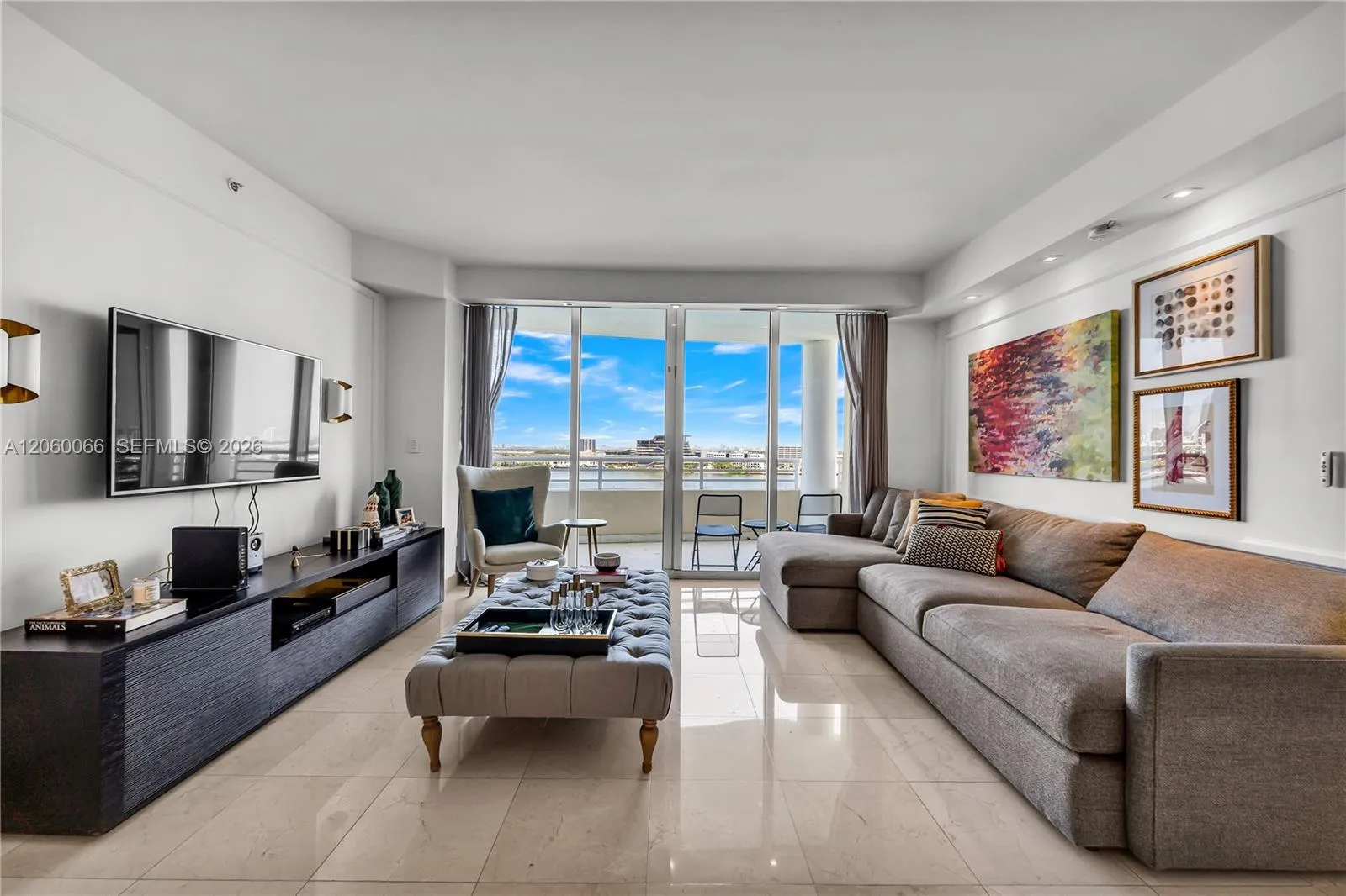 Foto de propiedad en 848 Brickell Key Drive 1102, Miami, FL 33131 Miami con MLS# 