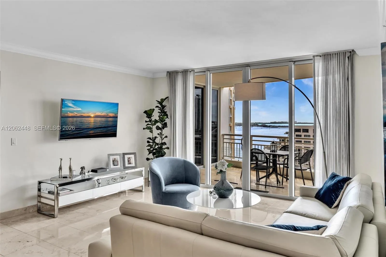 Foto de propiedad en 848 Brickell Key Drive 1805, Miami, FL 33131 Miami con MLS# 