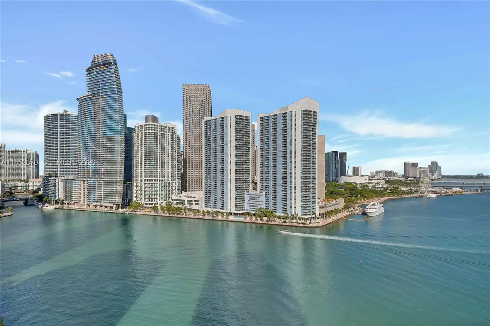 Foto de propiedad en 848 Brickell Key Drive 1906, Miami, FL 33131 Miami con MLS# 