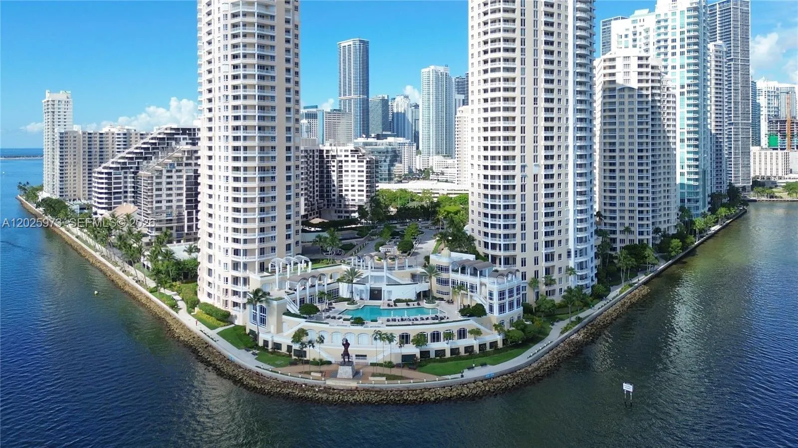 Foto de propiedad en 848 Brickell Key Drive 306, Miami, FL 33131 Miami con MLS# 