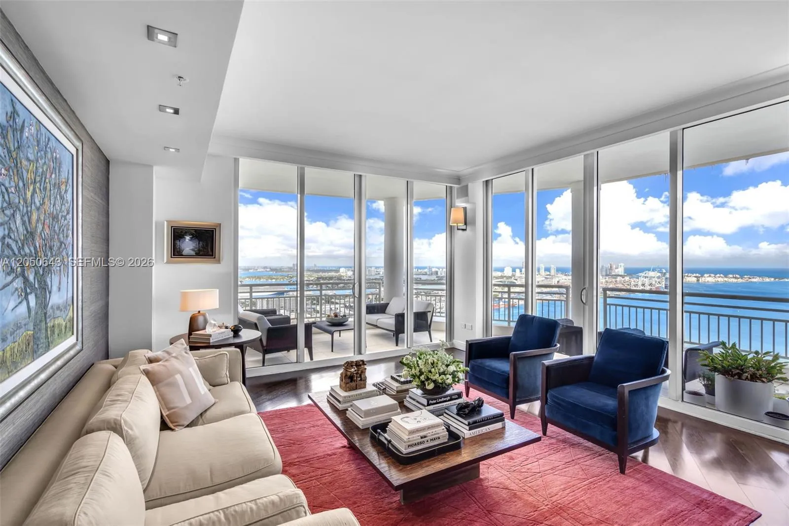 Foto de propiedad en 848 Brickell Key Drive LPH4401, Miami, FL 33131 Miami con MLS# 