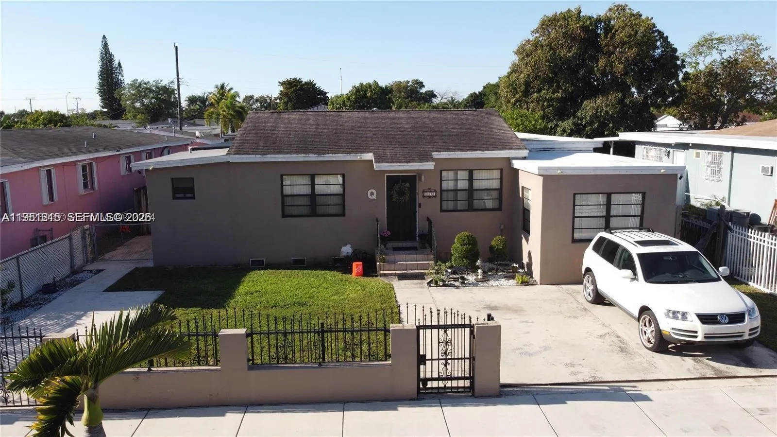 Foto de propiedad en 848 E 24th Street, Hialeah, FL 33013 Hialeah con MLS# 