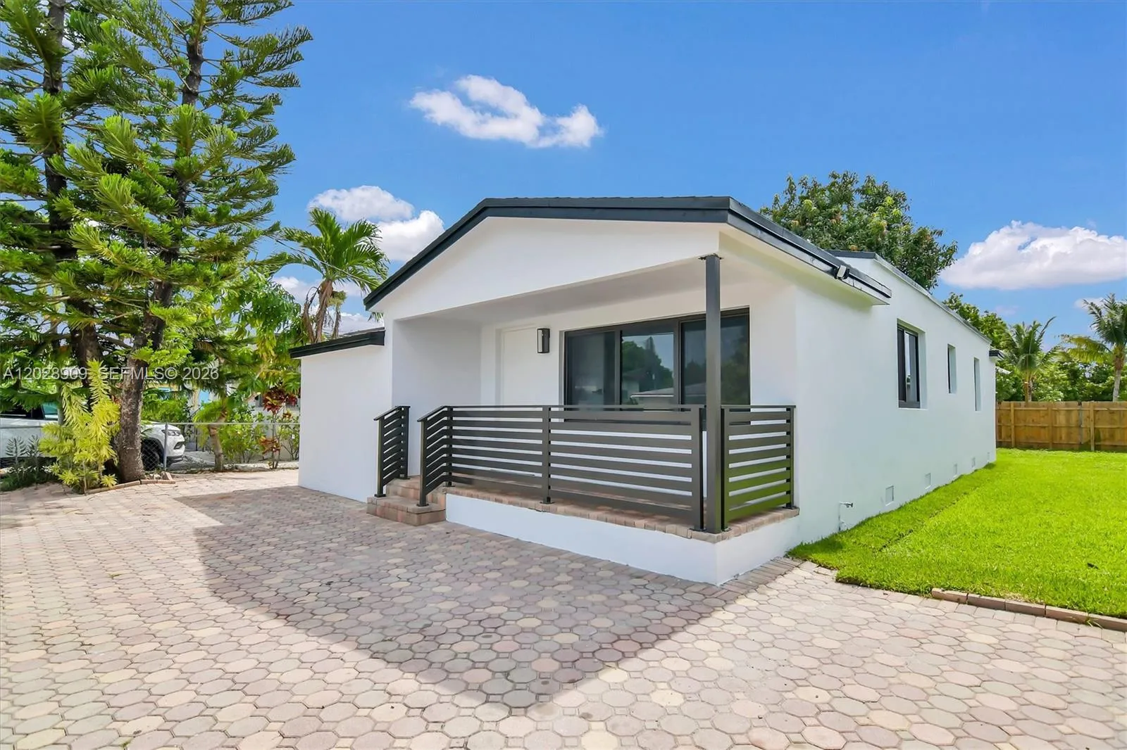 Foto de propiedad en 85 SW 30th Avenue, Miami, FL 33135 Miami con MLS# 