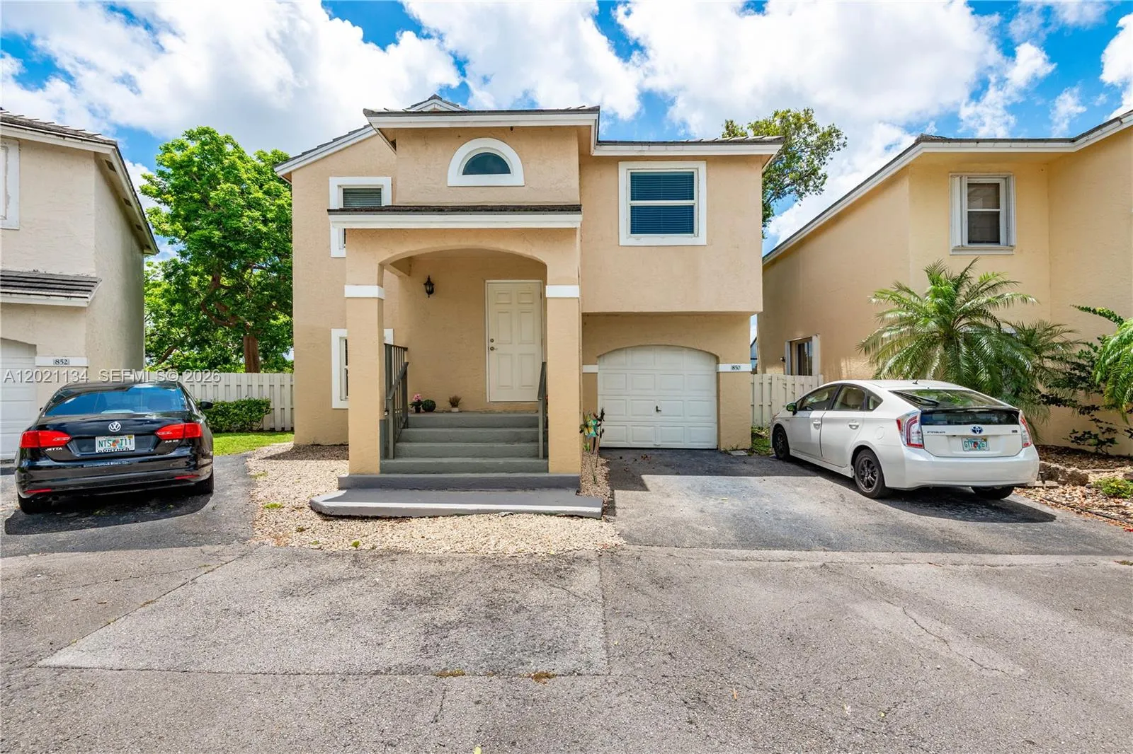 Foto de propiedad en 850 NW 98th Avenue, Plantation, FL 33324 Plantation con MLS# 