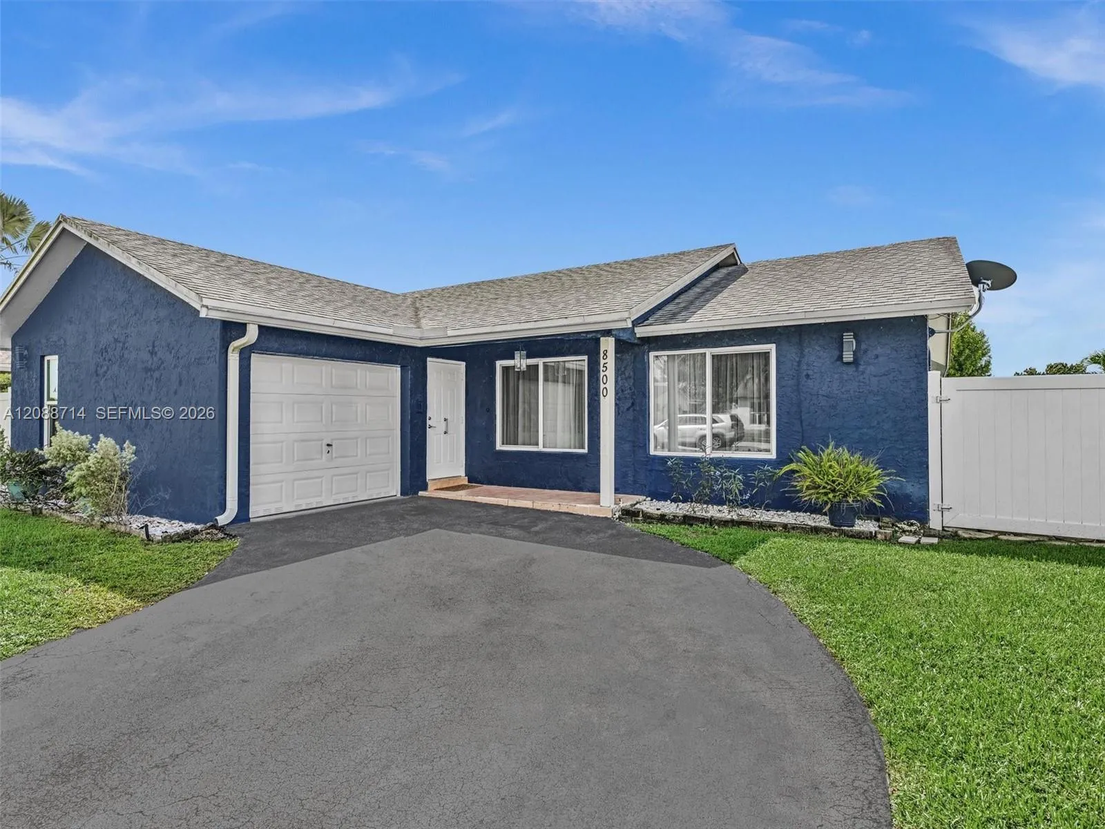 The perfect home in a great neighborhood!