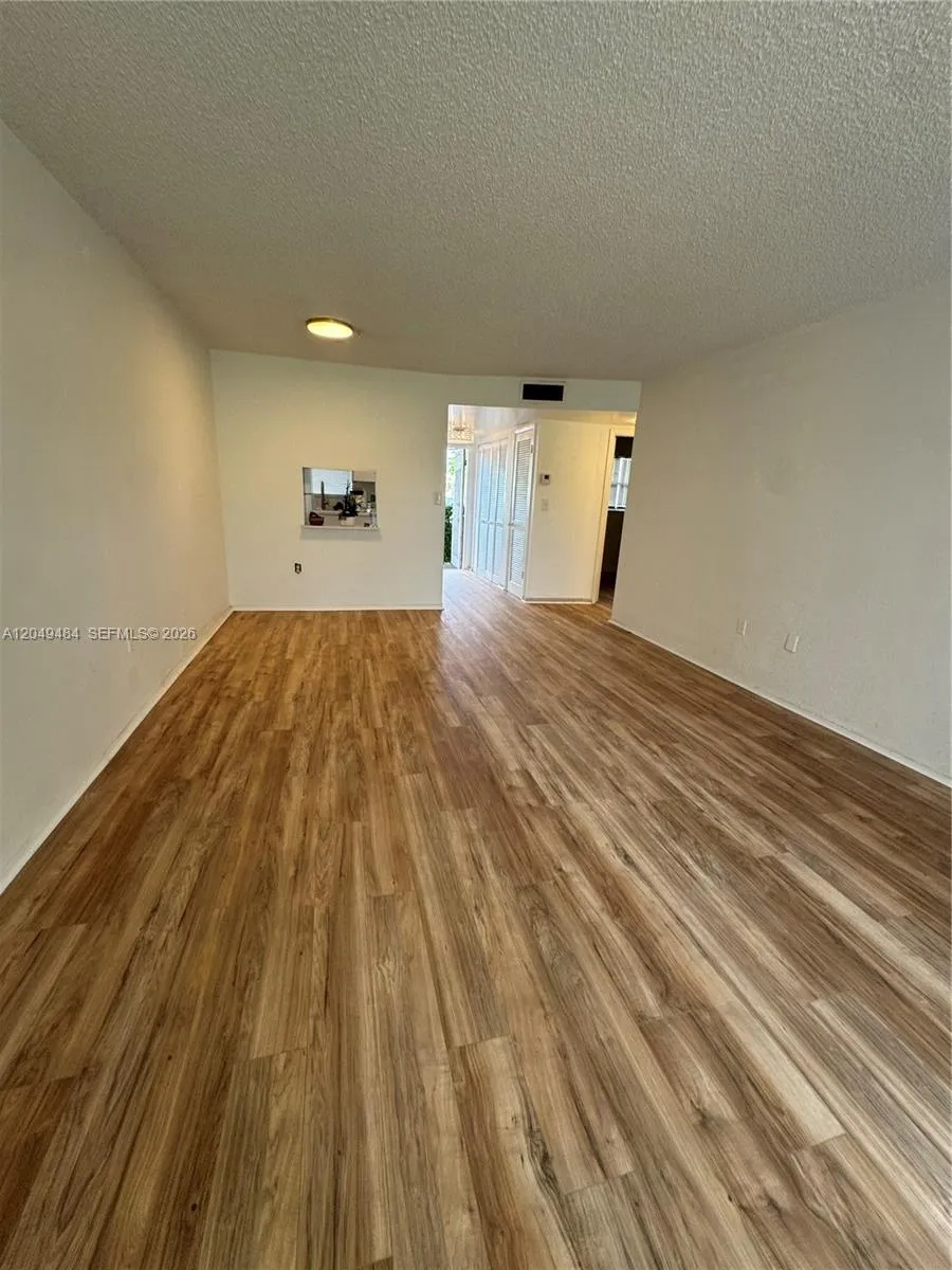 Foto de propiedad en 8500 Sunrise Lakes Boulevard 103, Sunrise, FL 33322 Sunrise con MLS# 