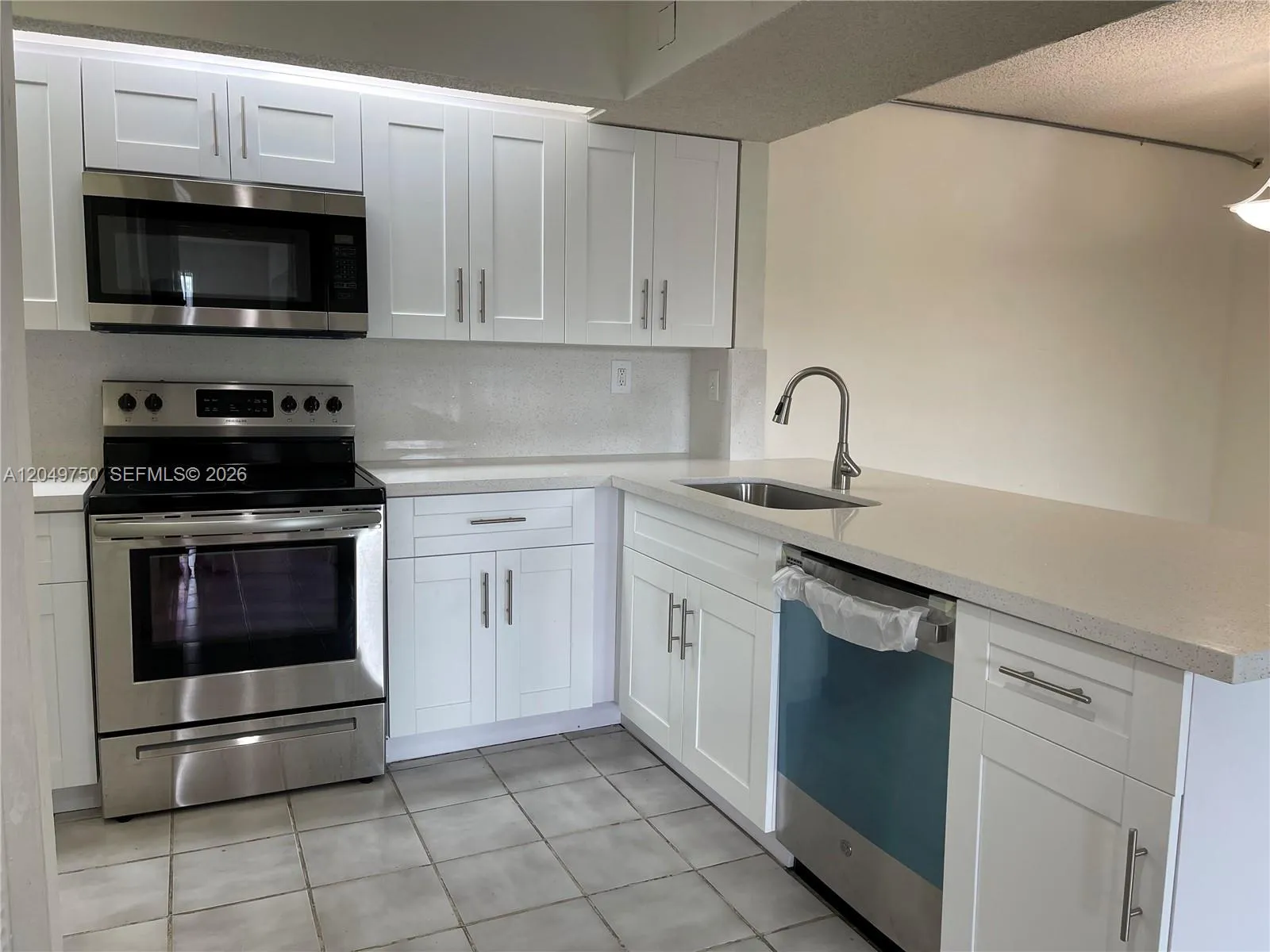 Foto de propiedad en 8500 SW 212th Street 307, Cutler Bay, FL 33189 Cutler Bay con MLS# 