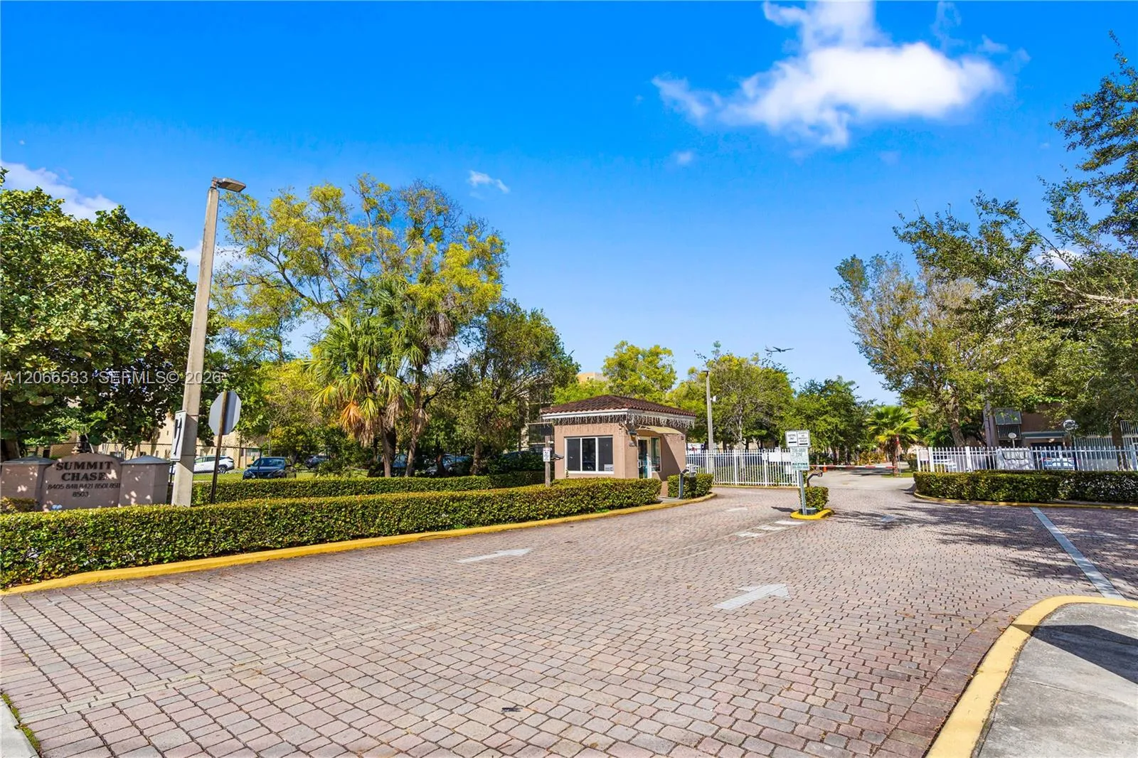 Foto de propiedad en 8501 NW 8th Street 106, Miami, FL 33126 Miami con MLS# 