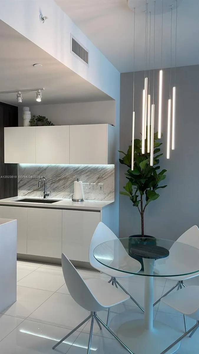 Foto de propiedad en 851 NE 1st Avenue 1006, Miami, FL 33132 Miami con MLS#