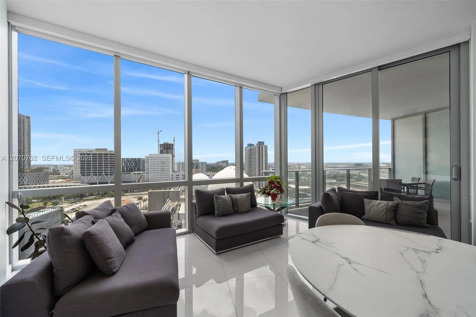 Foto de propiedad en 851 NE 1st Avenue 1610, Miami, FL 33132 Miami con MLS#