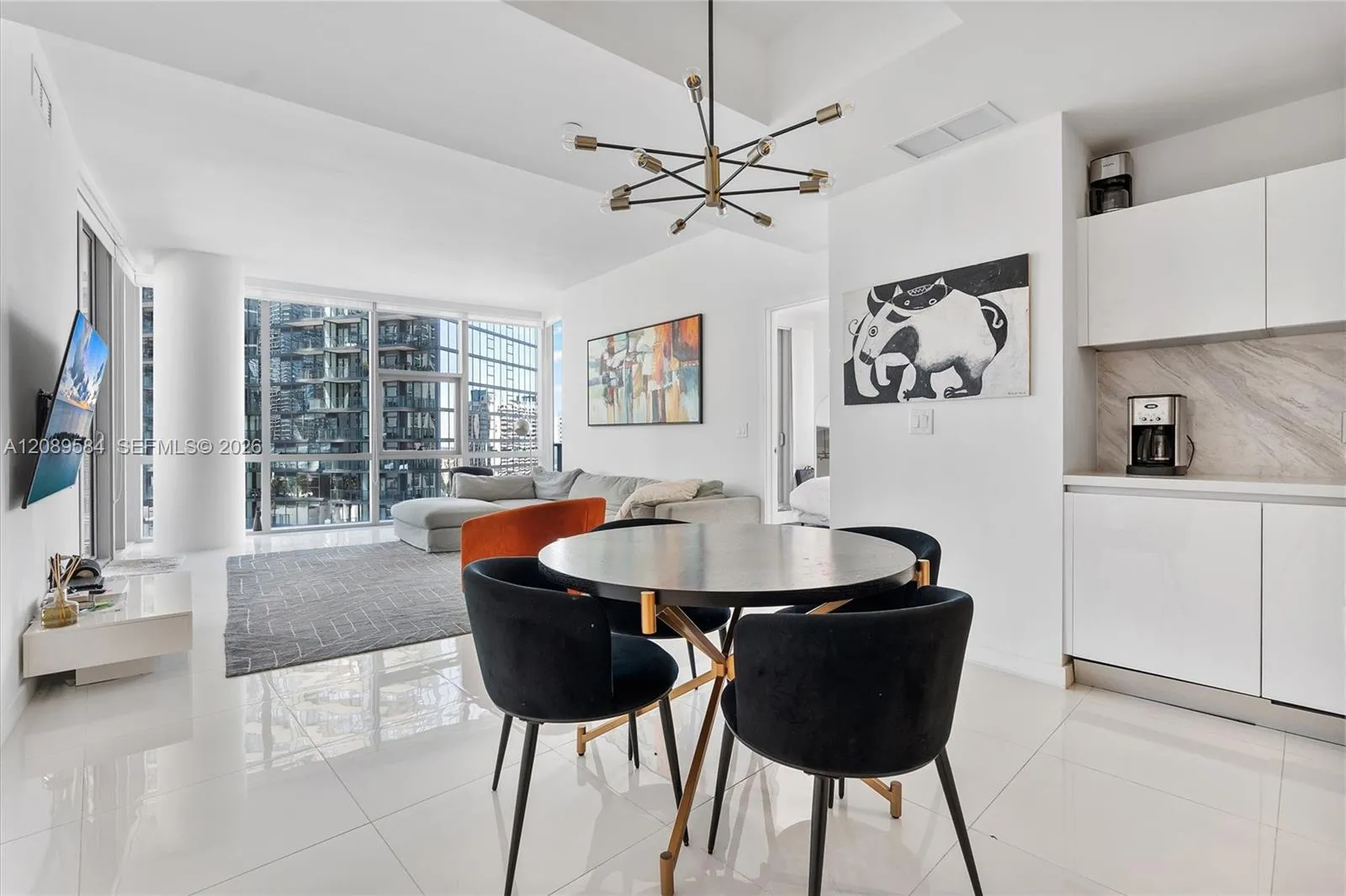 Foto de propiedad en 851 NE 1st Avenue 1712, Miami, FL 33132 Miami con MLS# 