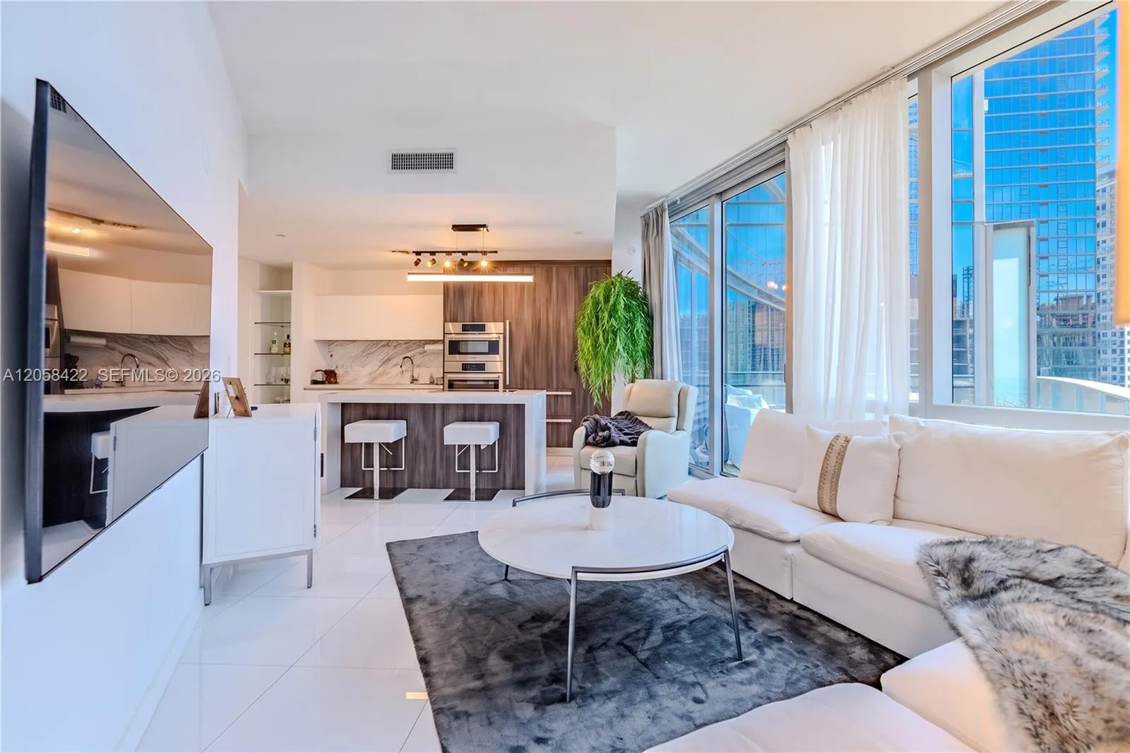 Foto de propiedad en 851 NE 1st Avenue 1802, Miami, FL 33132 Miami con MLS#
