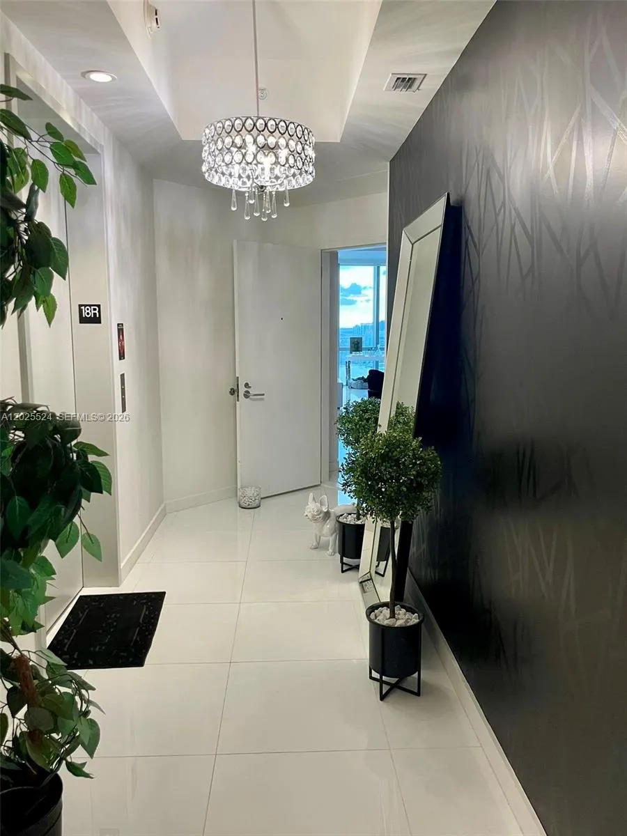 Foto de propiedad en 851 NE 1st Avenue 1808, Miami, FL 33132 Miami con MLS#
