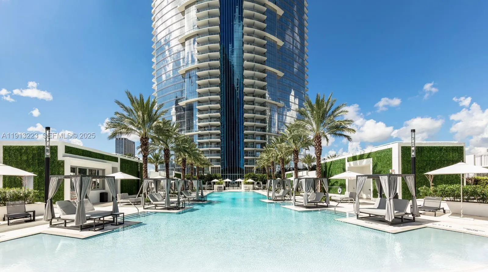 Foto de propiedad en 851 NE 1st Avenue 1811, Miami, FL 33132 Miami con MLS#