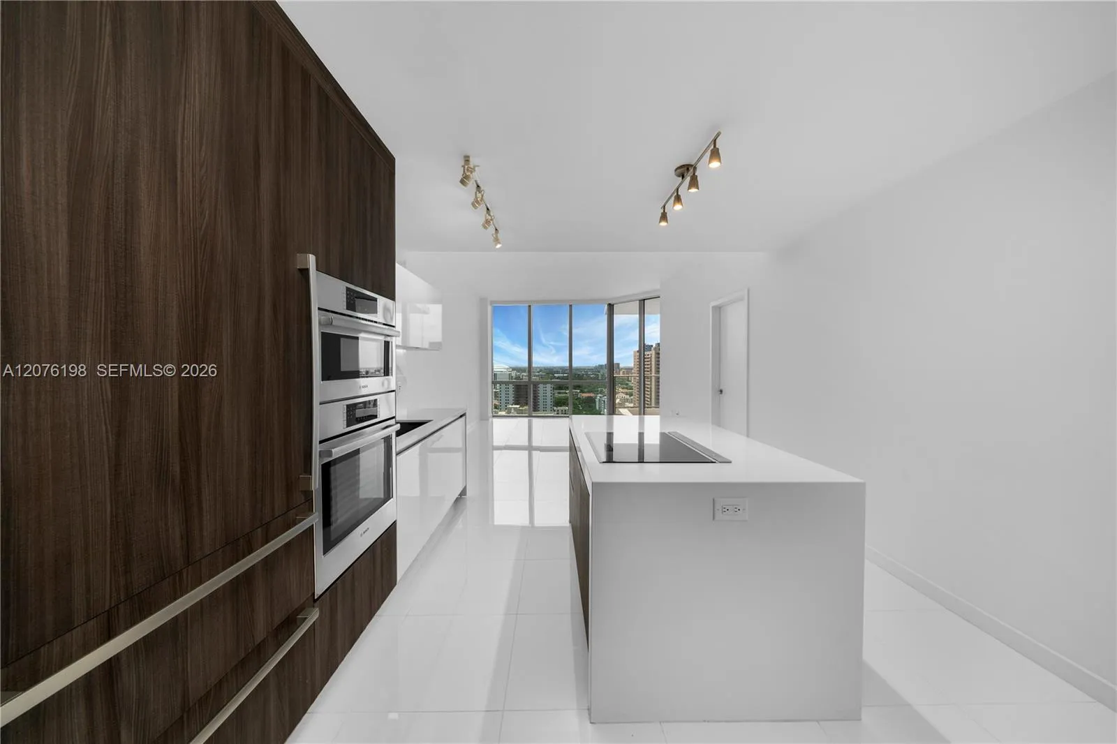 Foto de propiedad en 851 NE 1st Avenue 2106, Miami, FL 33132 Miami con MLS#
