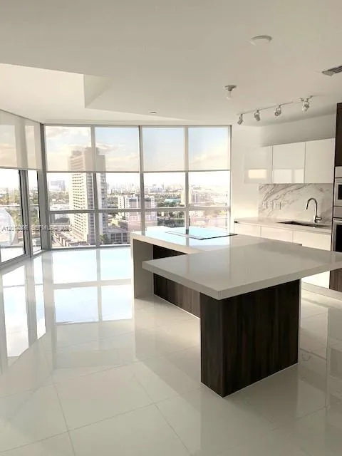 Foto de propiedad en 851 NE 1st Avenue 2110, Miami, FL 33132 Miami con MLS#