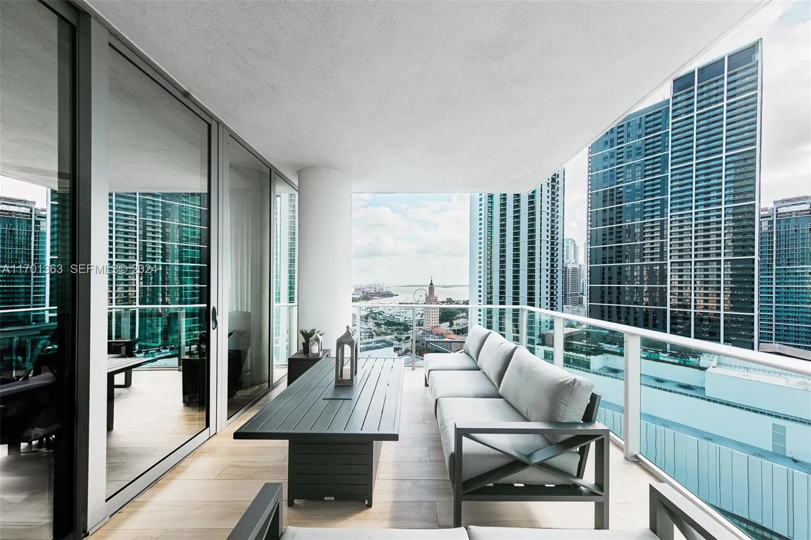 Foto de propiedad en 851 NE 1st Avenue 2111, Miami, FL 33132 Miami con MLS# 