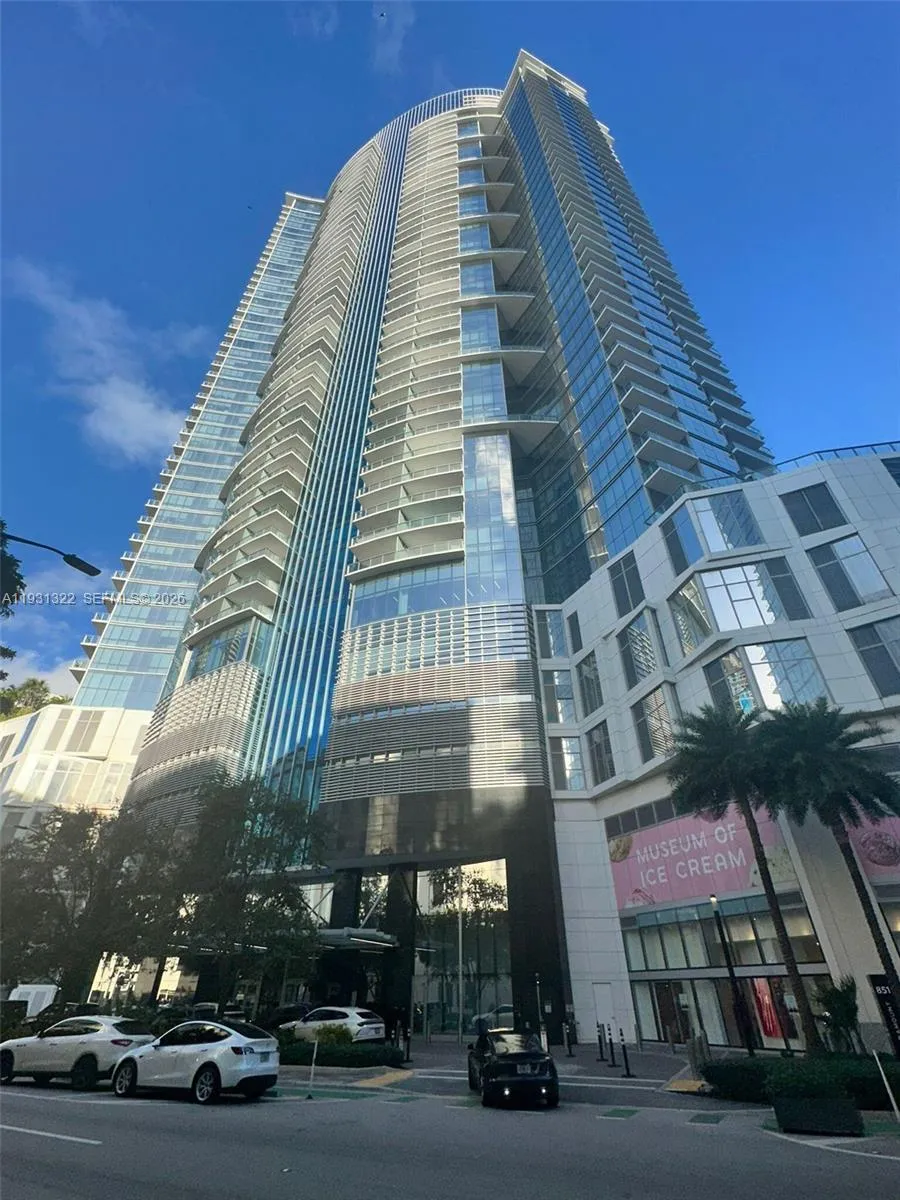 Foto de propiedad en 851 NE 1st Avenue 2212, Miami, FL 33132 Miami con MLS#