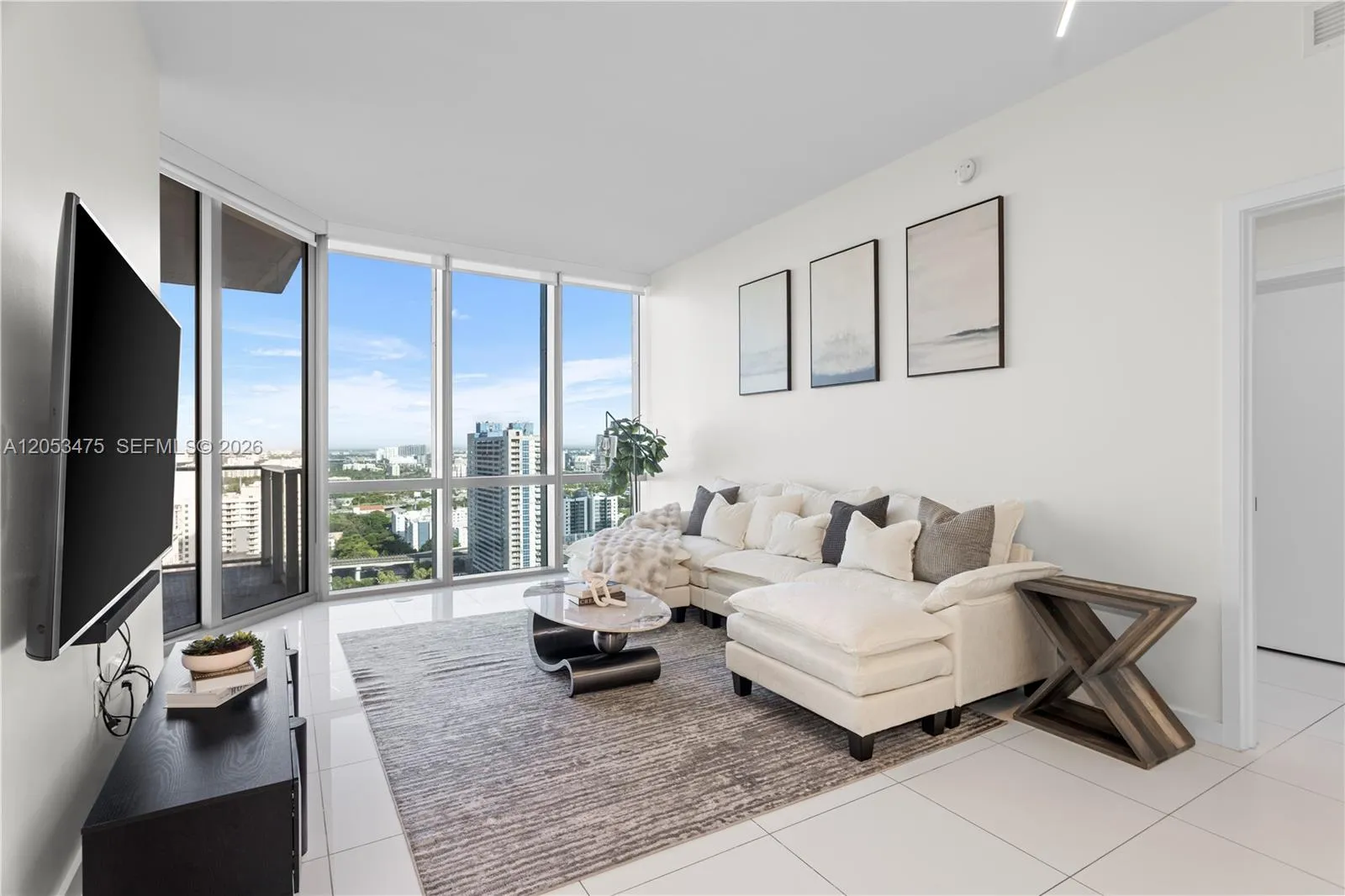 Foto de propiedad en 851 NE 1st Avenue 2308, Miami, FL 33132 Miami con MLS#