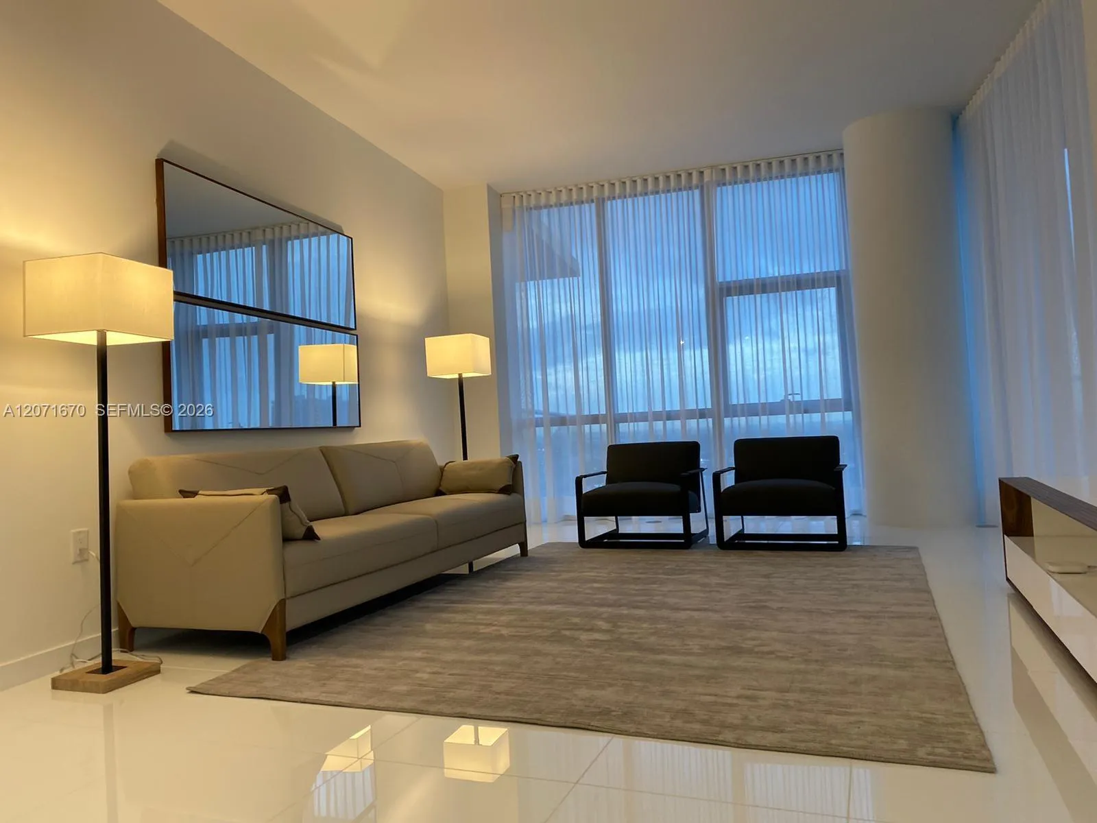 Foto de propiedad en 851 NE 1st Avenue 2501, Miami, FL 33132 Miami con MLS#