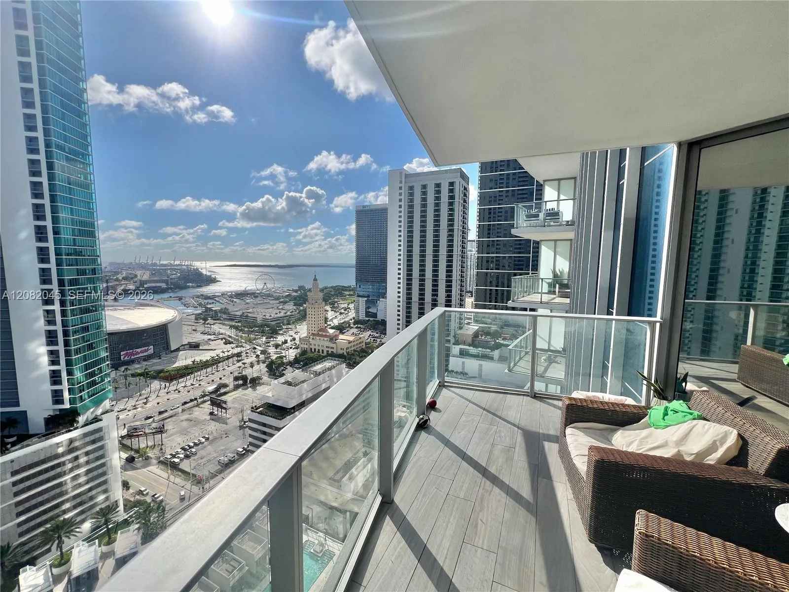 Foto de propiedad en 851 NE 1st Avenue 2605, Miami, FL 33132 Miami con MLS# 