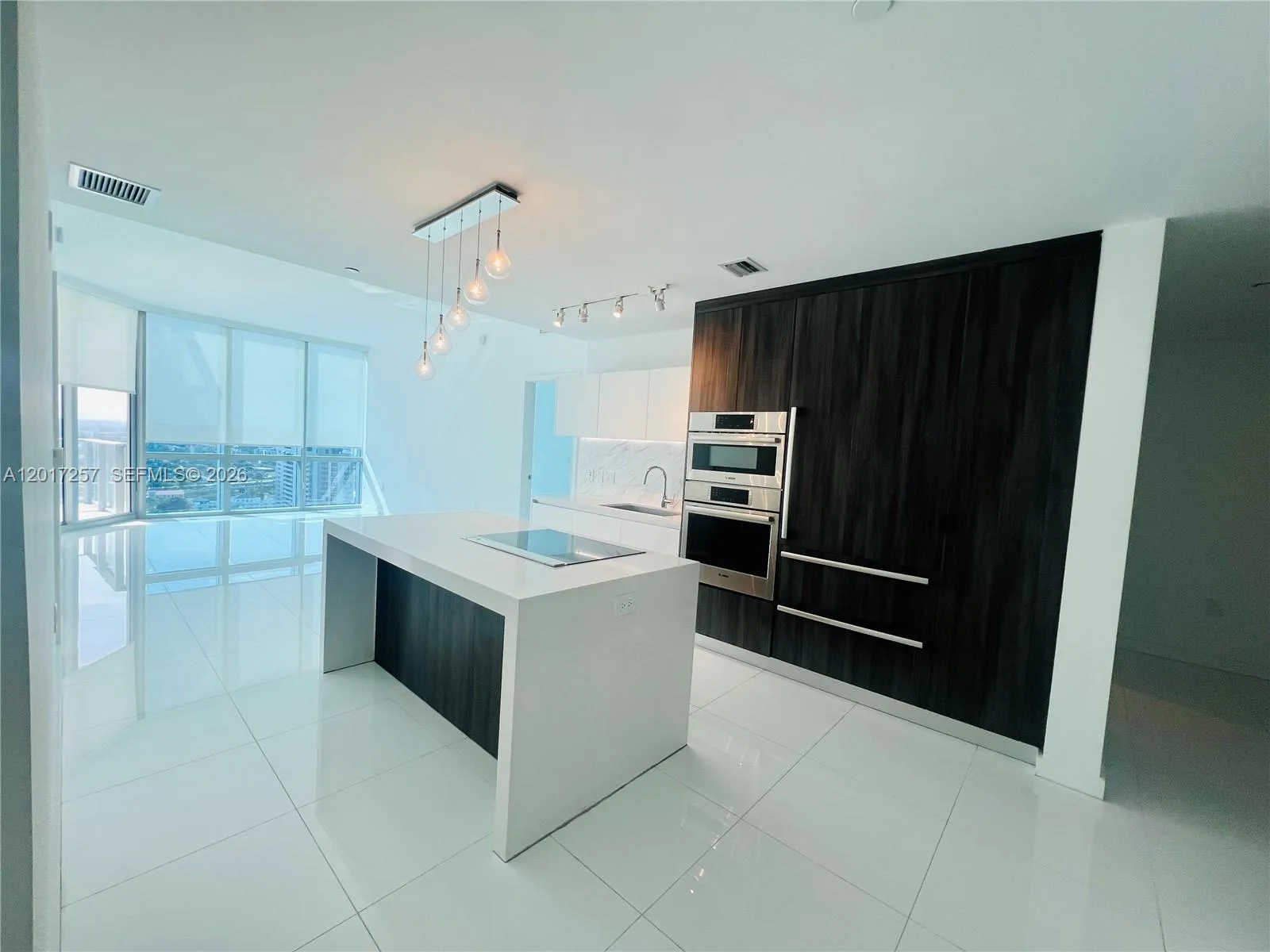 Foto de propiedad en 851 NE 1st Avenue 2808, Miami, FL 33132 Miami con MLS#