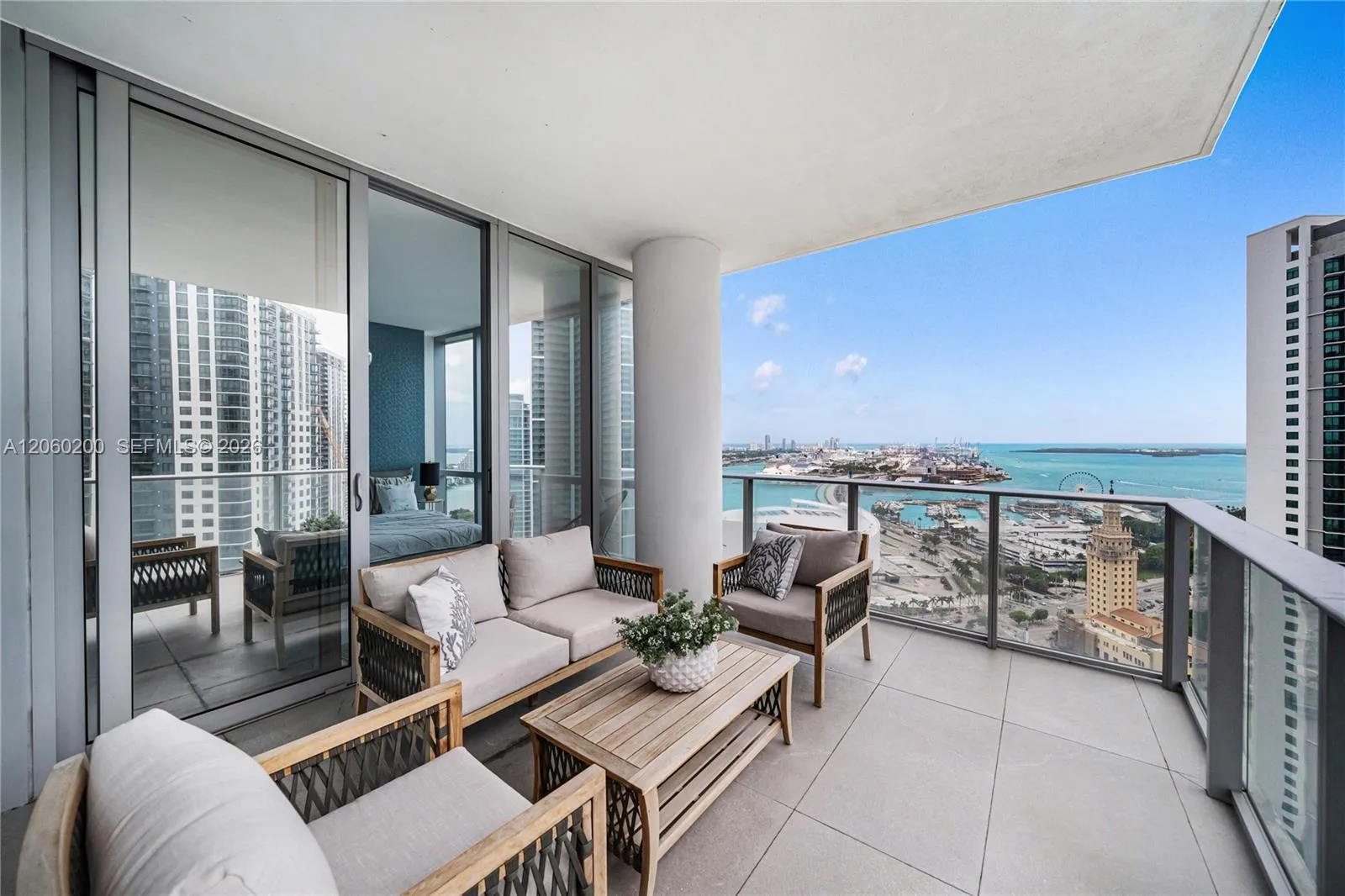 Foto de propiedad en 851 NE 1st Avenue 2911, Miami, FL 33132 Miami con MLS# 