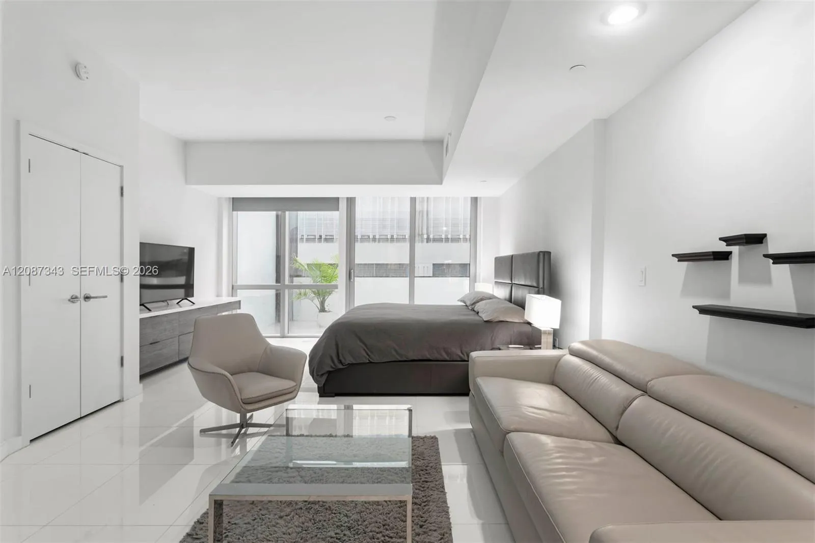 Foto de propiedad en 851 NE 1st Avenue 300, Miami, FL 33132 Miami con MLS#
