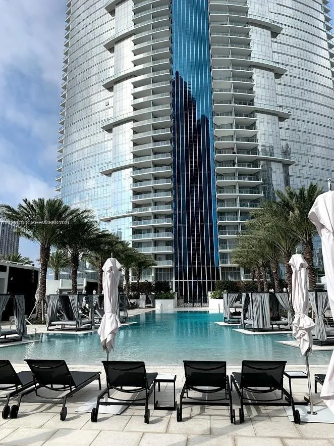 Foto de propiedad en 851 NE 1st Avenue 3002, Miami, FL 33132 Miami con MLS#