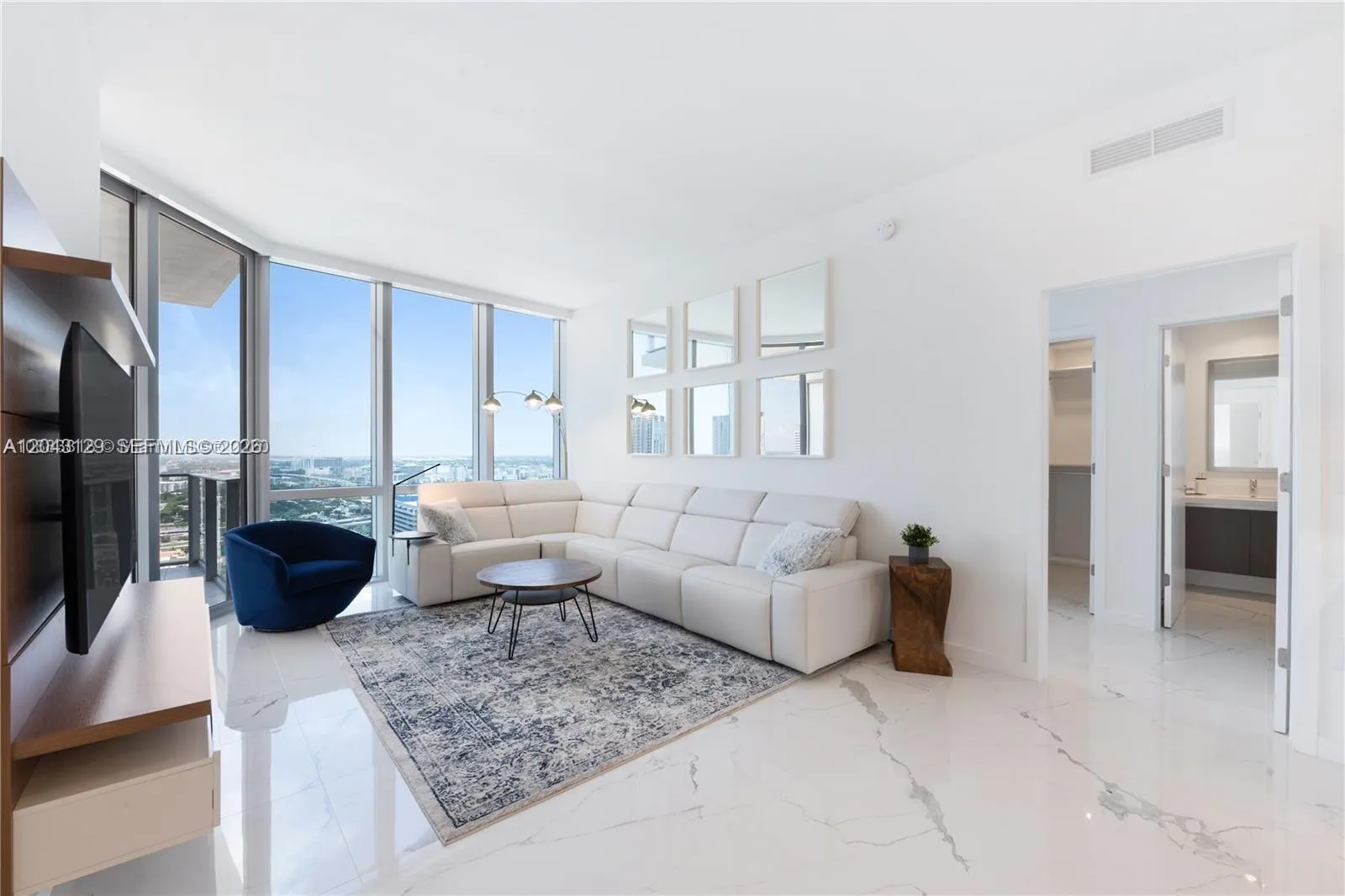 Foto de propiedad en 851 NE 1st Avenue 3308, Miami, FL 33132 Miami con MLS# 