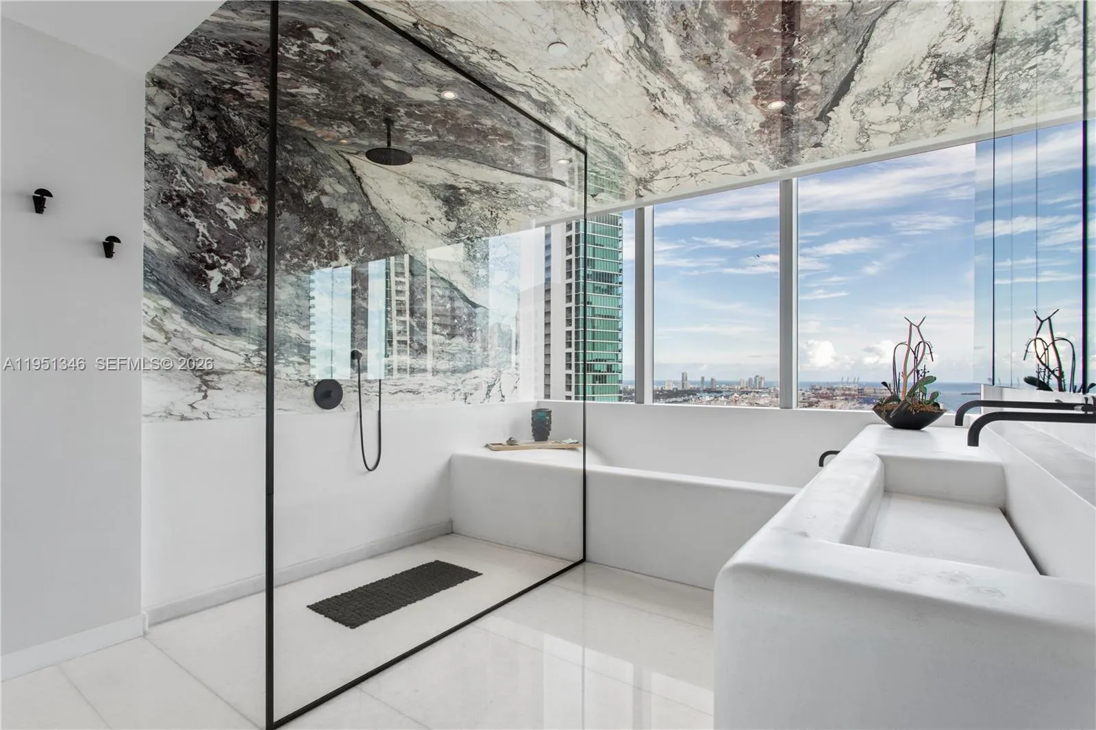 Foto de propiedad en 851 NE 1st Avenue 3411, Miami, FL 33132 Miami con MLS#
