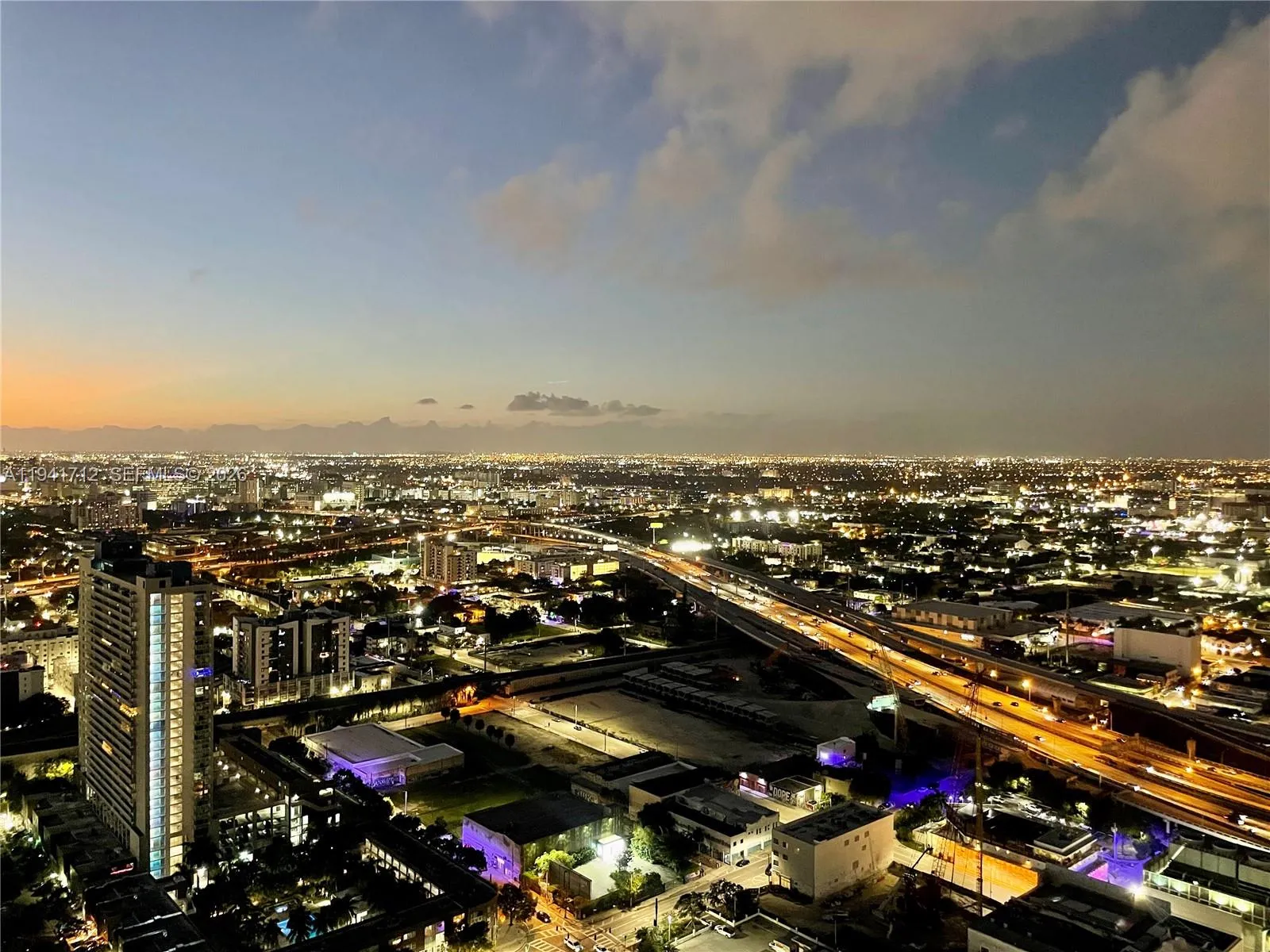 Foto de propiedad en 851 NE 1st Avenue 3606, Miami, FL 33132 Miami con MLS# 