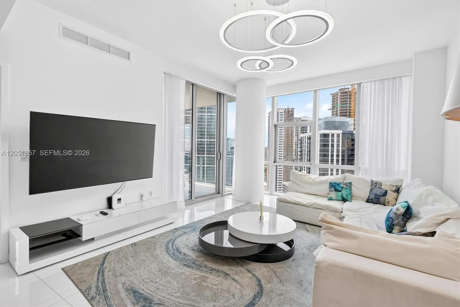 Foto de propiedad en 851 NE 1st Avenue 3611, Miami, FL 33132 Miami con MLS#