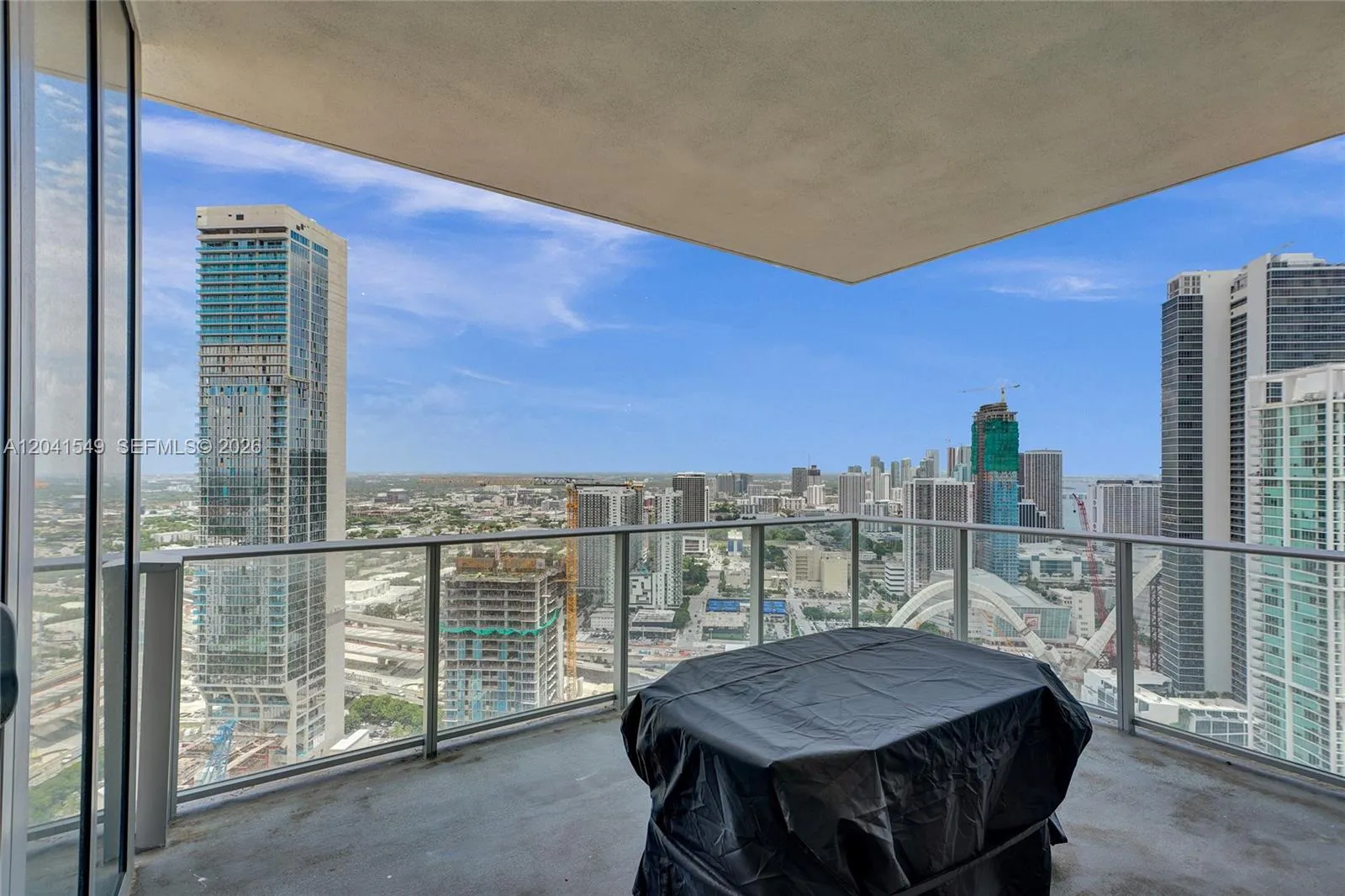 Vendido 851 NE 1st Avenue 3800, Miami, FL 33132, Miami, FL 33132