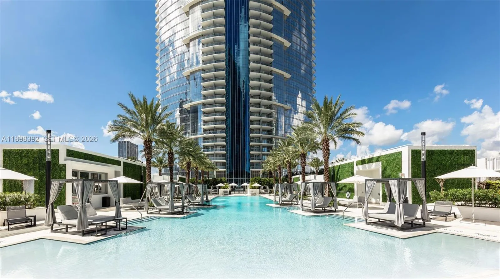 Foto de propiedad en 851 NE 1st Avenue 4107, Miami, FL 33132 Miami con MLS#