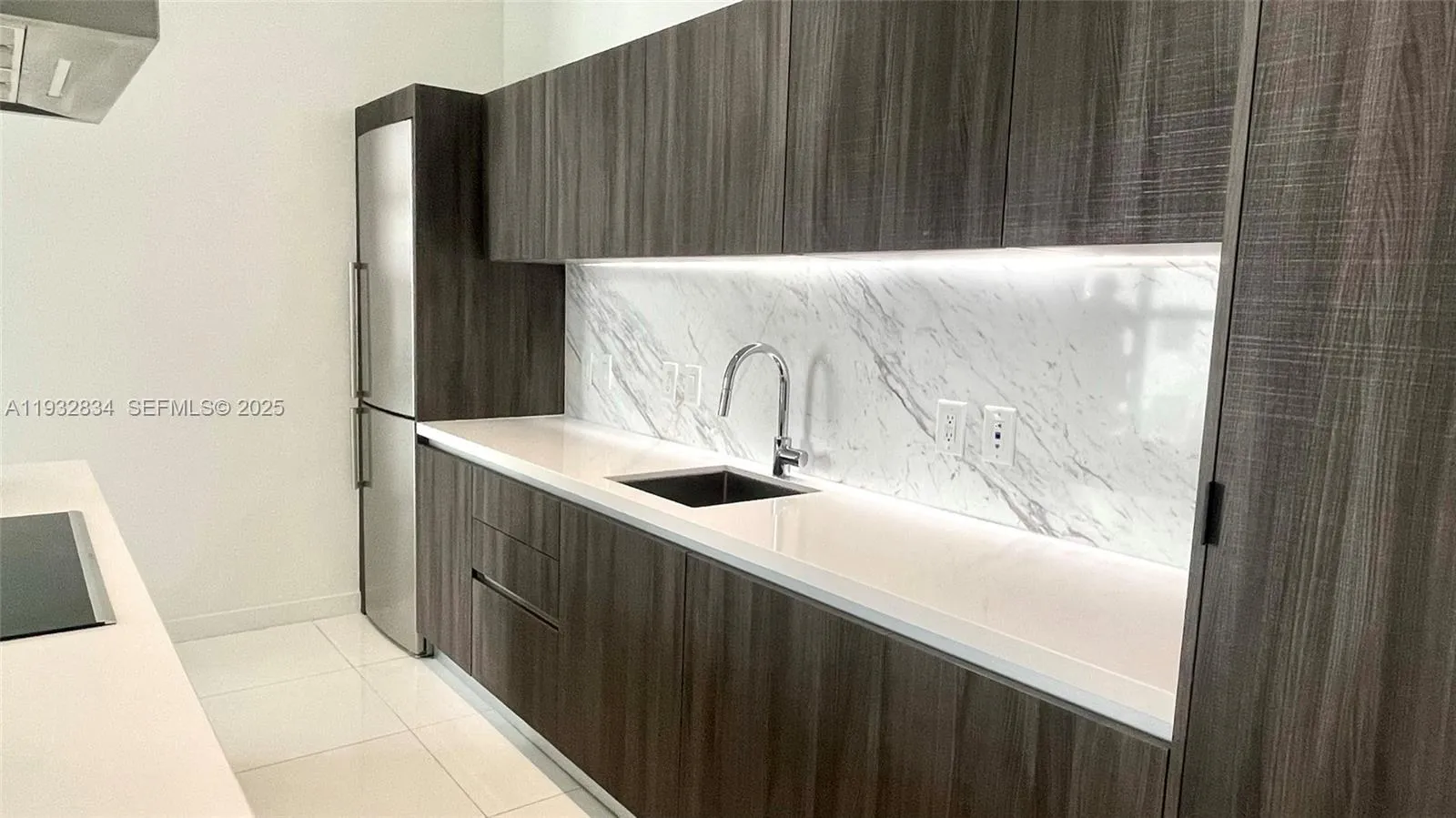Foto de propiedad en 851 NE 1st Avenue 412, Miami, FL 33132 Miami con MLS#